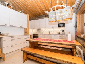 Kühlschrank, Mikrowelle, Geschirrspüler, Toaster