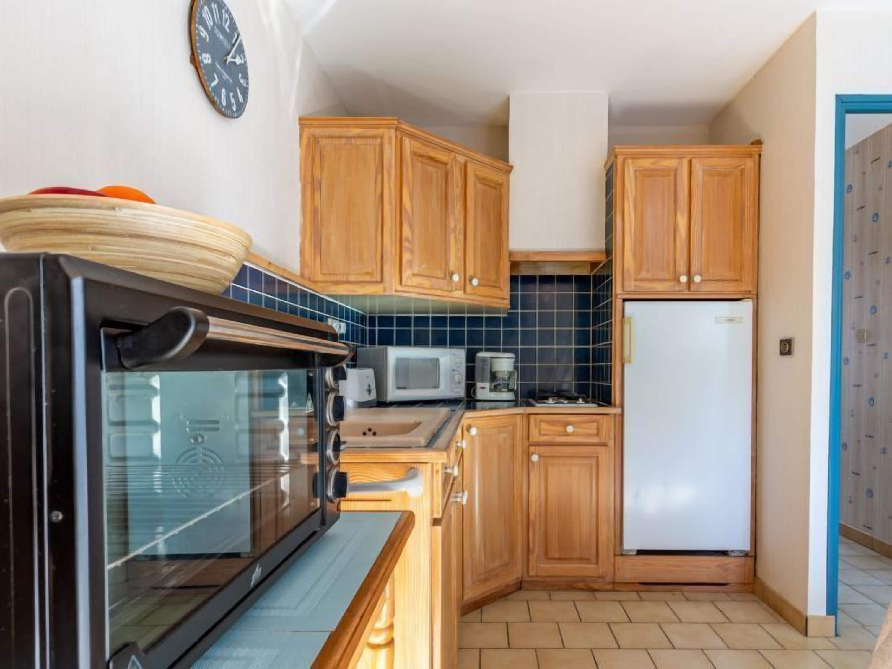 Réfrigérateur, micro-ondes, four