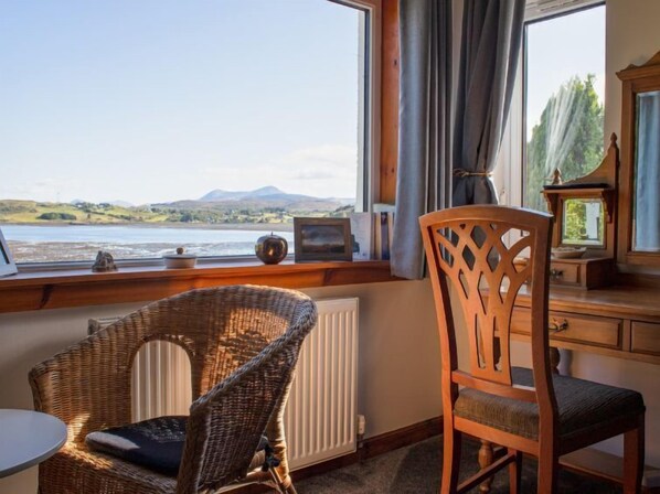 TV, fireplace - Viewfield by Interhome (Isle of Skye)