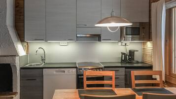 Fridge, microwave, dishwasher, cookware/dishes/utensils