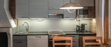 Réfrigérateur, four à micro-ondes, lave-vaisselle