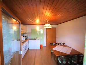 Fridge, oven, toaster, cookware/dishes/utensils