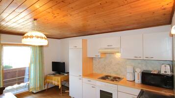 Fridge, oven, toaster, cookware/dishes/utensils