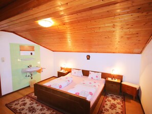 2 bedrooms, free Internet