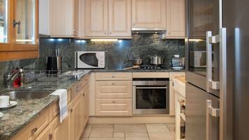 Réfrigérateur, micro-ondes, four, lave-vaisselle