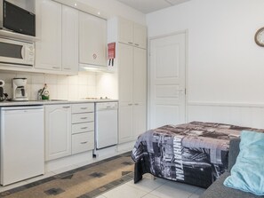 Réfrigérateur, micro-ondes, lave-vaisselle, grille-pain