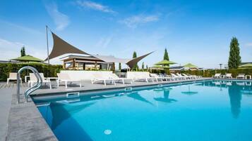 Een verwarmd zwembad