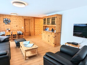 TV, fireplace - Bergdohle by Interhome (Randa)