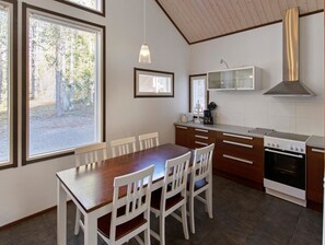 Fridge, microwave, dishwasher, cookware/dishes/utensils - Vacation home Halla by Interhome (Ylläsjärvi)
