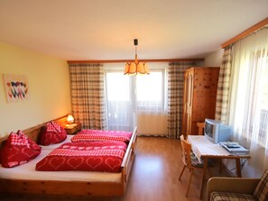 2 bedrooms, free Internet