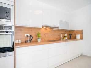 Réfrigérateur, micro-ondes, four, lave-vaisselle