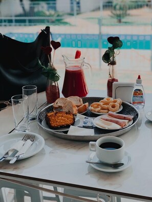 Desayuno a la carta incluido todos los días