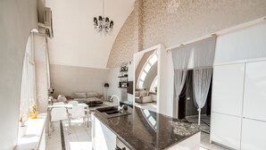 Leilighet – deluxe, 2 soverom, byutsikt, executive-nivå | Eget kjøkken