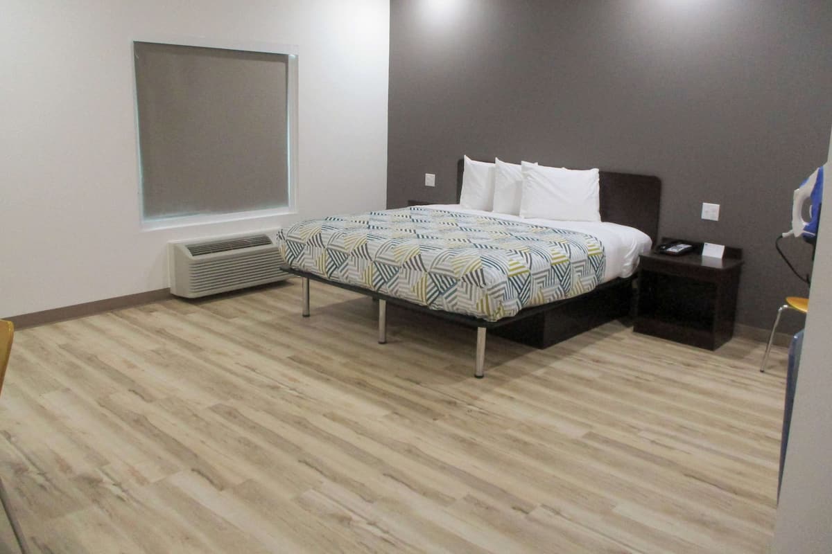 Cortinas blackout, insonorización y tabla de planchar con plancha