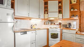 Fridge, microwave, dishwasher, cookware/dishes/utensils