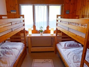 2 Schlafzimmer, Bügeleisen/Bügelbrett, kostenloses Internet