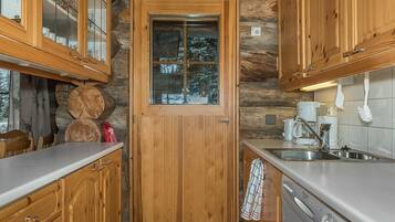 Geladeira, micro-ondas, lava-louças