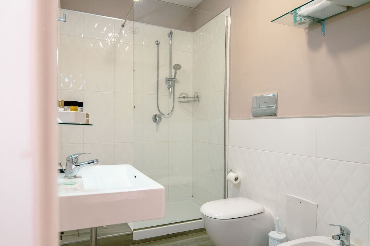 comfort double or twin room | bathroom | shower, rainfall showerhead, free toiletries, hair dryer