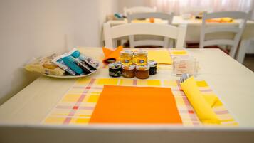 Tägliches inbegriffenes Frühstücksbuffet