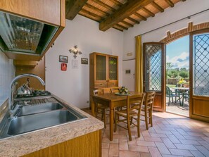 Fridge, oven, cookware/dishes/utensils