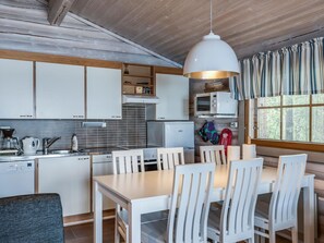 Fridge, microwave, dishwasher, cookware/dishes/utensils - Merimetso by Interhome (Sauvo)