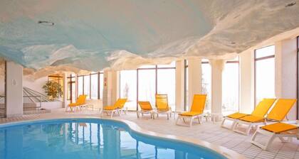 Le Bristol A54 by Interhome