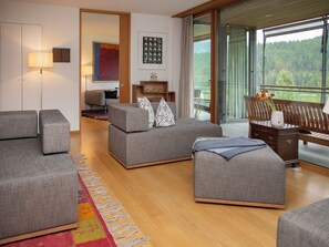 Fernseher, Kamin, DVD-Player