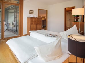 4 Schlafzimmer, Schreibtisch, Internetzugang