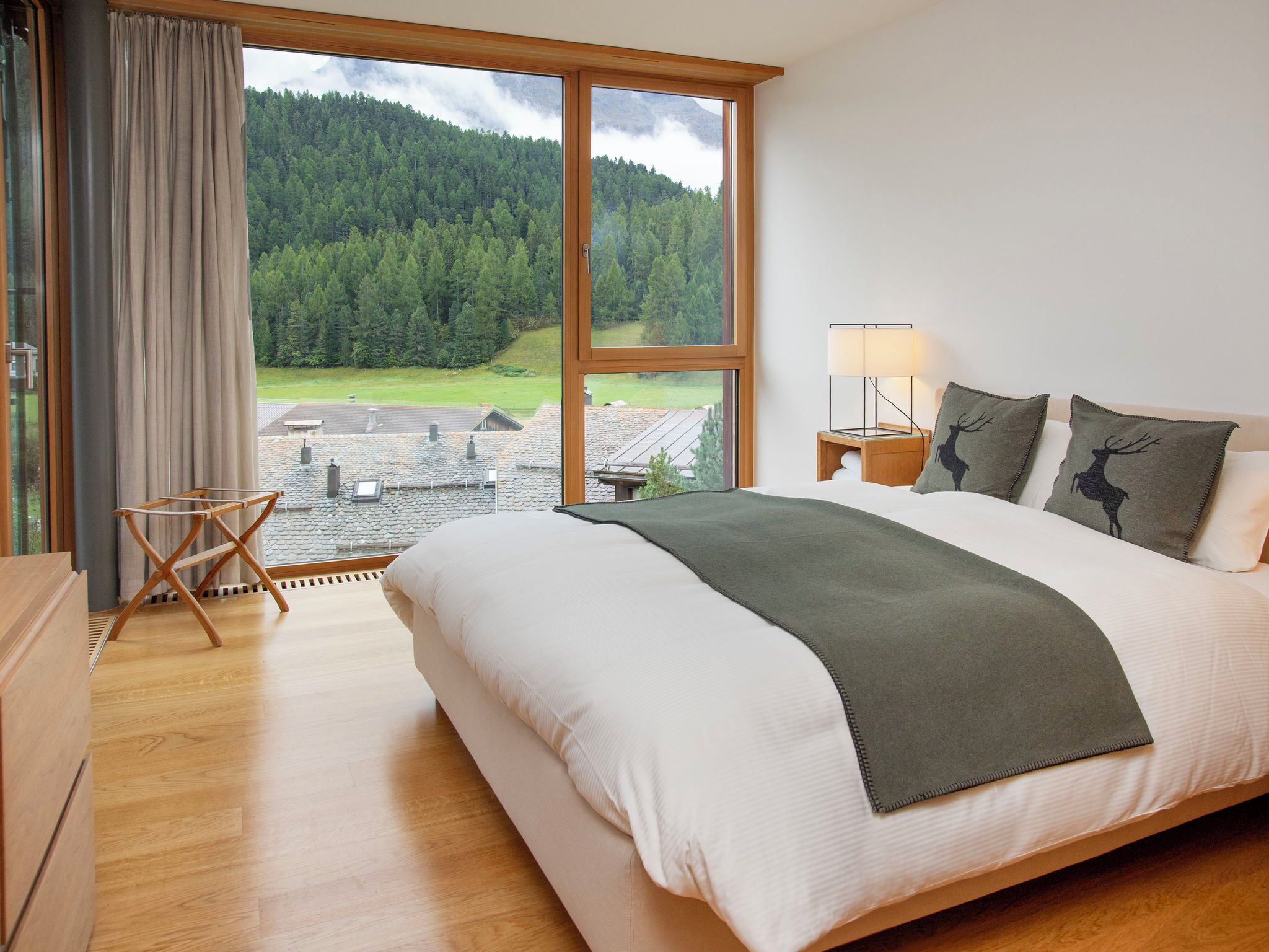 4 Schlafzimmer, Schreibtisch, Internetzugang