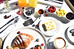 Free daily cooked-to-order breakfast - Unik Hotel (Farkë)