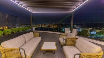 Senior Studio Suite | Terrace/patio