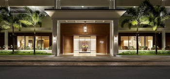 Exterior detail at Halepuna Waikiki by Halekulani