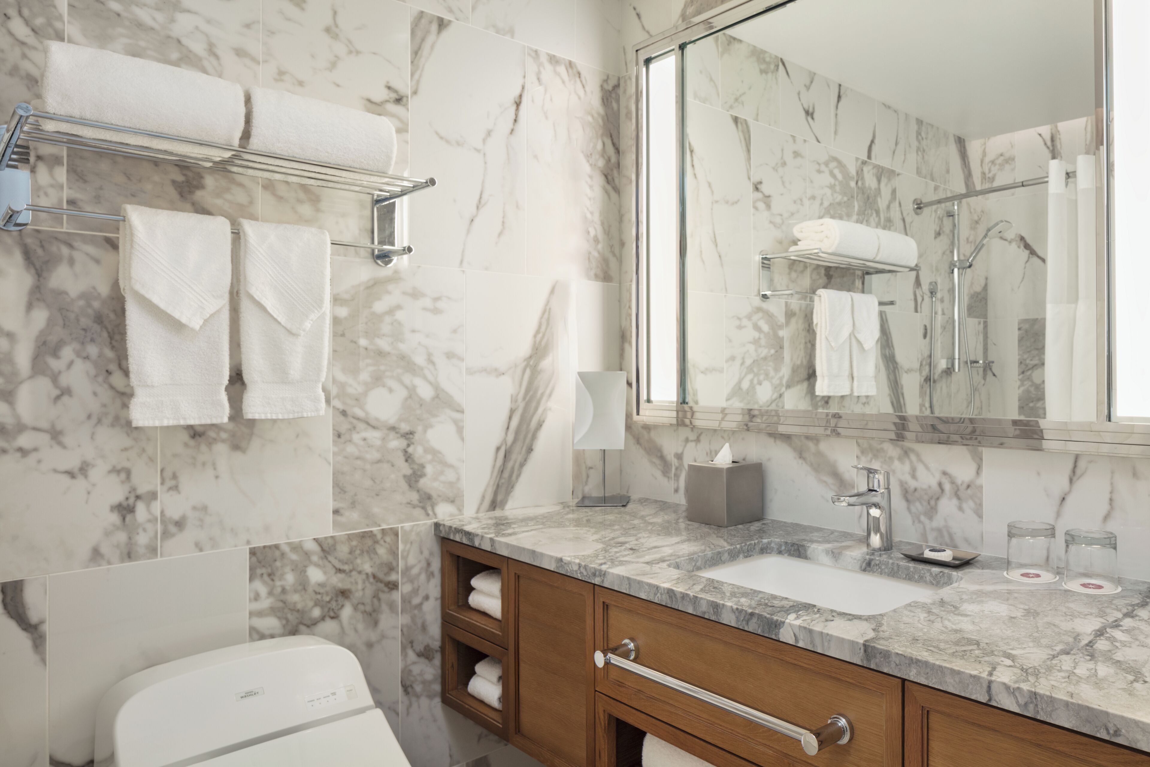 combined shower/bathtub, deep-soaking bathtub, free toiletries