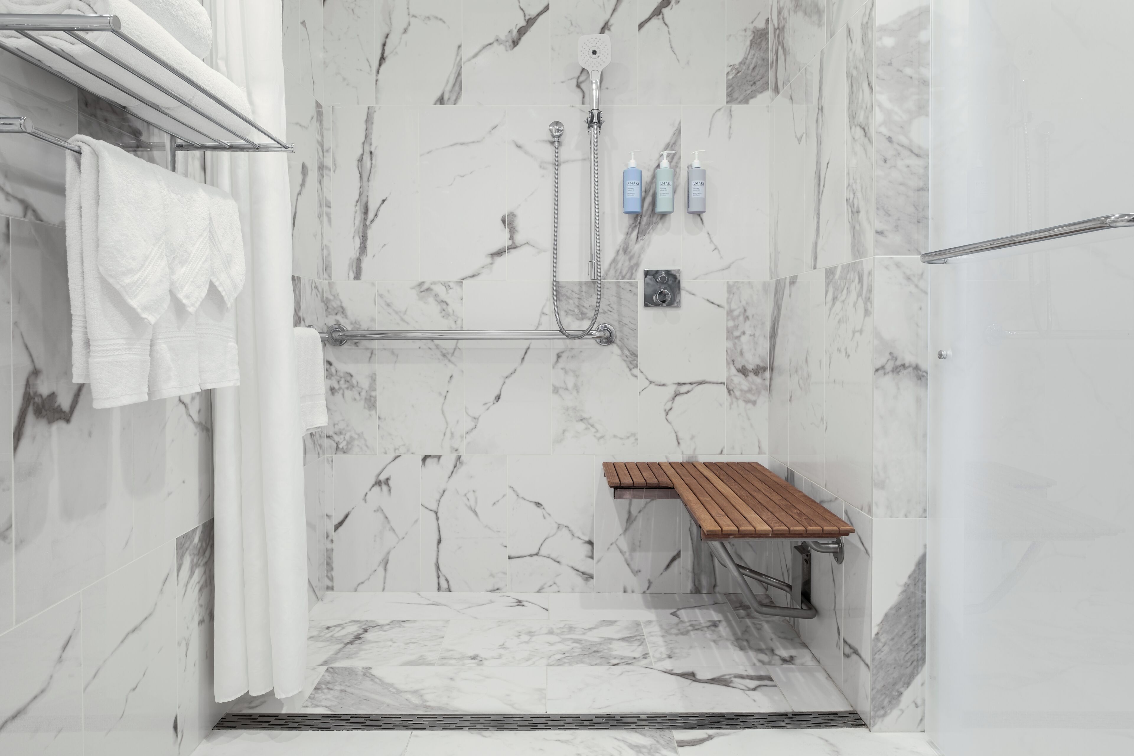 combined shower/bathtub, deep-soaking bathtub, free toiletries