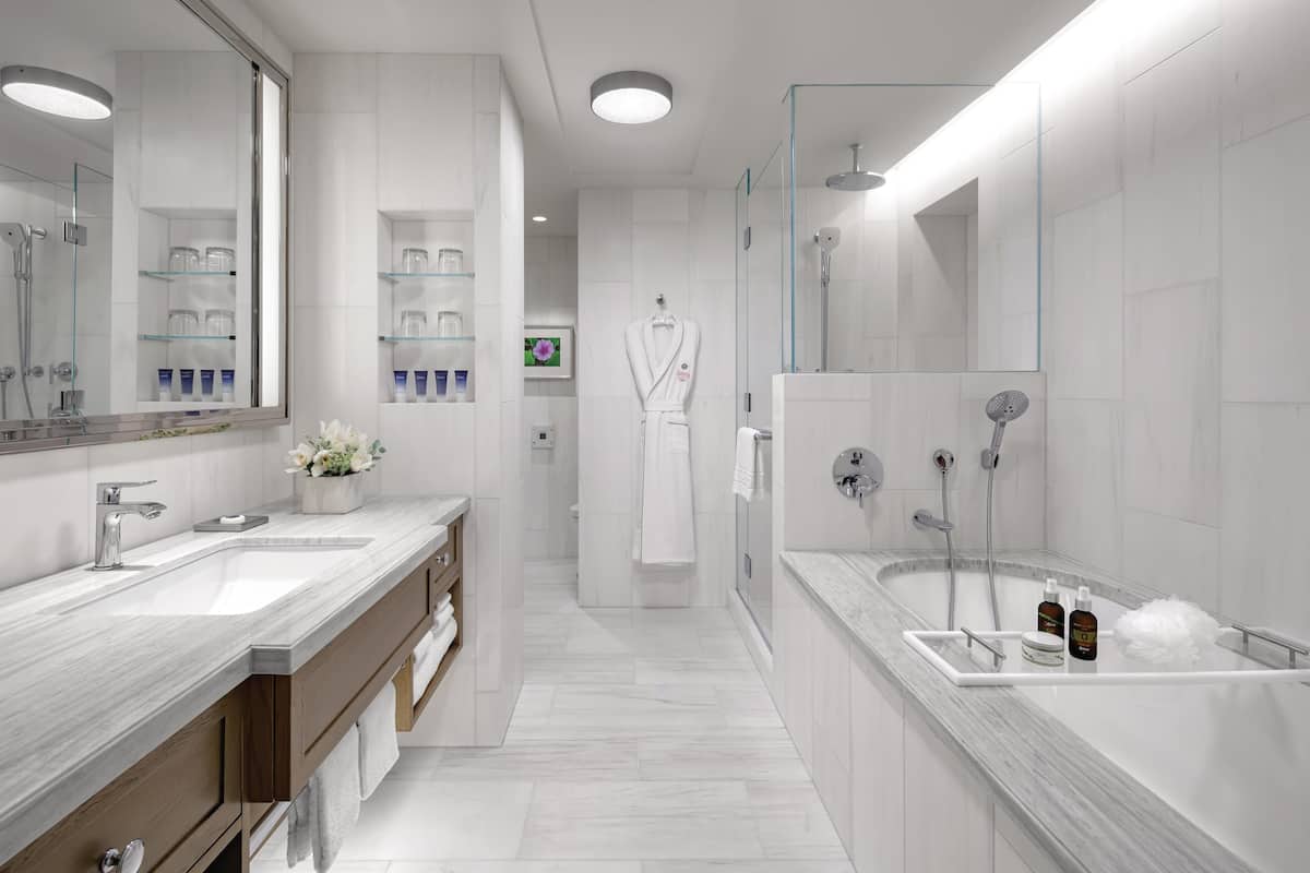 suite, 1 king bed, ocean view | bathroom | combined shower/bathtub, deep-soaking bathtub, free toiletries