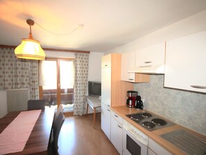 Fridge, oven, cookware/dishes/utensils