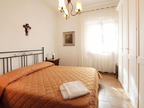 2 habitaciones, tabla de planchar con plancha y internet gratis 