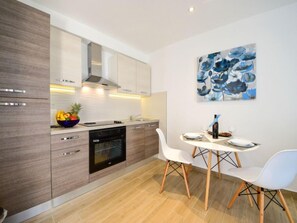 Fridge, microwave, oven, cookware/dishes/utensils - Vacation home Matea by Interhome (Rijeka)