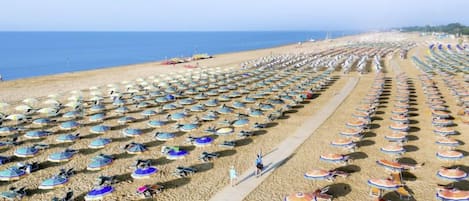 Una spiaggia nelle vicinanze