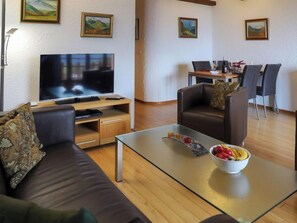 Flachbildfernseher, Kamin, DVD-Player