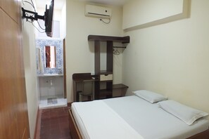 Chambre Standard, 1 lit double | Fer et planche à repasser, Wi-Fi gratuit, draps fournis