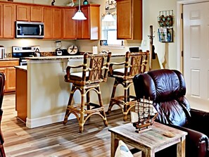 Fridge, microwave, stovetop, dishwasher - After Dune Delight @ Costa Del Ray (Port Aransas)