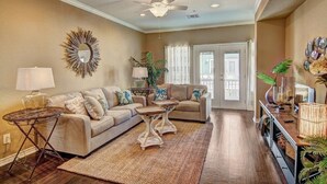Living room - Blondie's Beachhouse @ Meridian (Port Aransas)