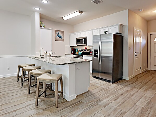 Réfrigérateur, micro-ondes, lave-vaisselle, cafetière/bouilloire