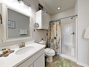 Bathroom - Beachside Bungalo (Port Aransas)