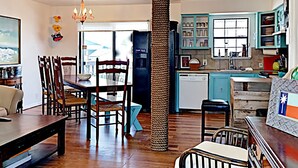 Coffee/tea maker, fridge, microwave, stovetop - Hola Beaches (Port Aransas)