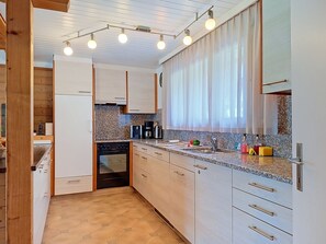 Kühlschrank, Ofen, Geschirrspüler, Toaster