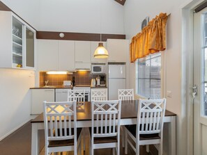 Réfrigérateur, micro-ondes, lave-vaisselle