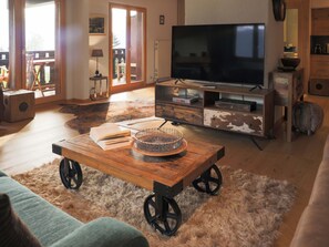 Télévision, cheminée