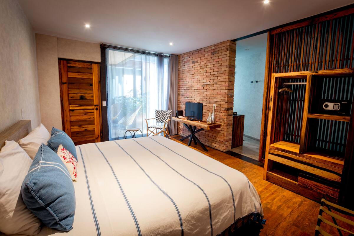 Junior Suite | In-room safe, blackout curtains, iron/ironing board (on request)
